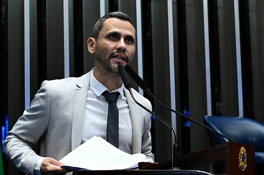Cleitinho promete acelerar licenciamento, mas defende maior cobrança sobre mineradoras