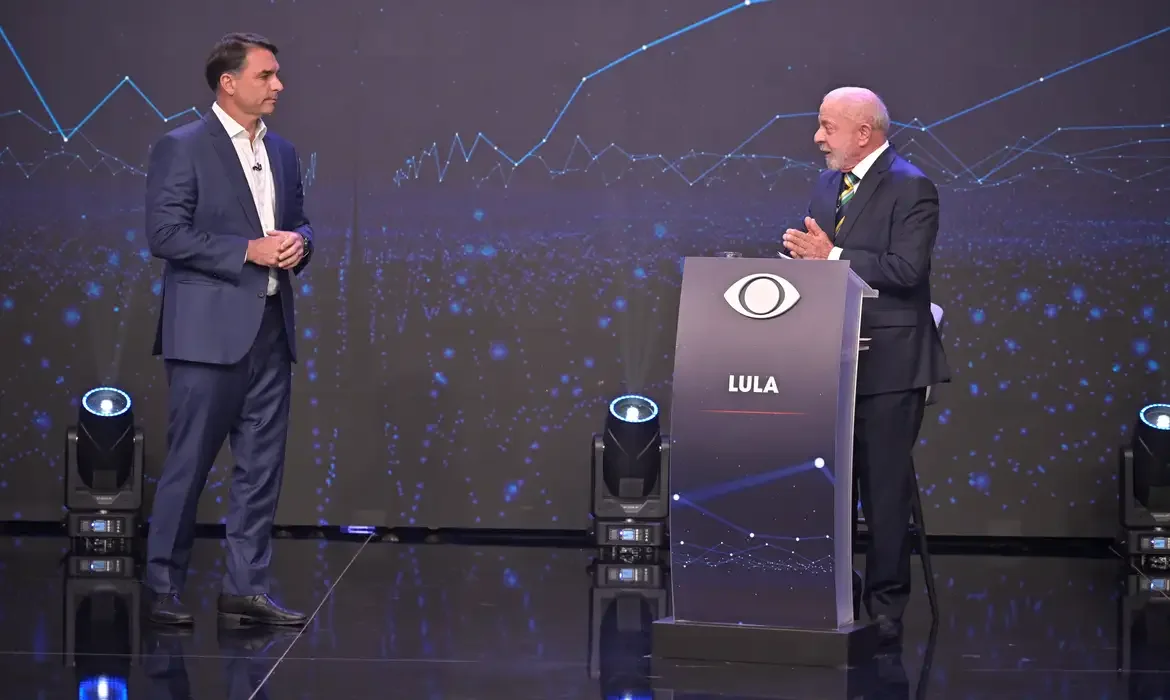 Lula questiona Flávio Bolsonaro sobre entregar terras raras aos Estados Unidos