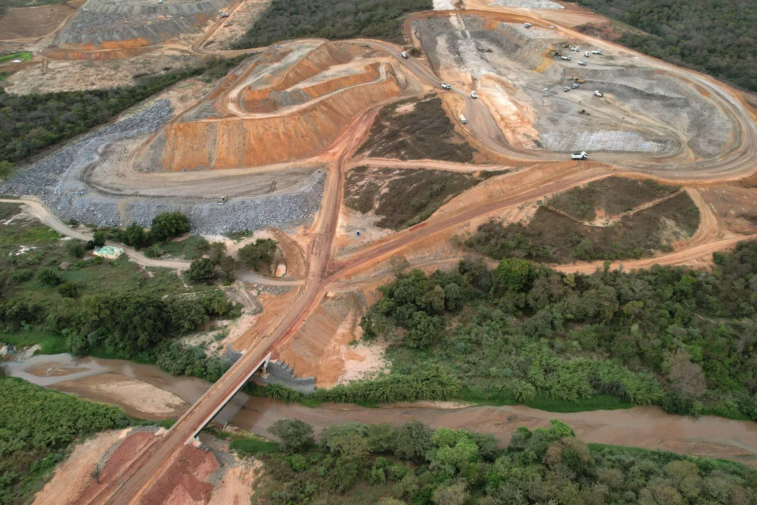 Justiça libera Sigma para retomar extração de lítio em Minas, mas mantém trava sobre expansão
