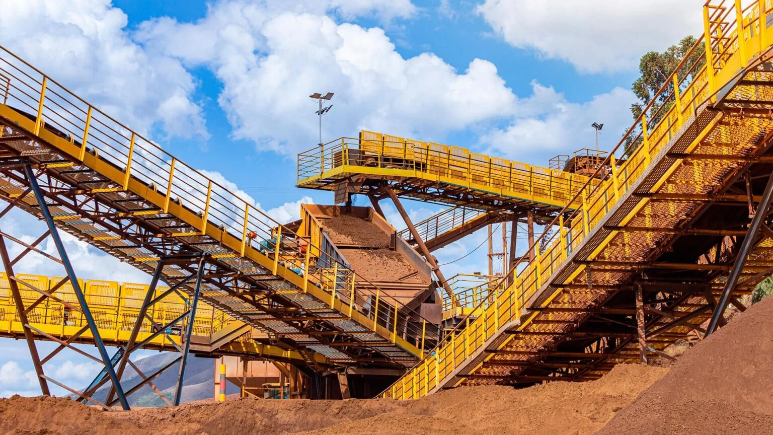 Exportações de minério de ferro de Minas despencam 33,6% em setembro em meio à crise do frete