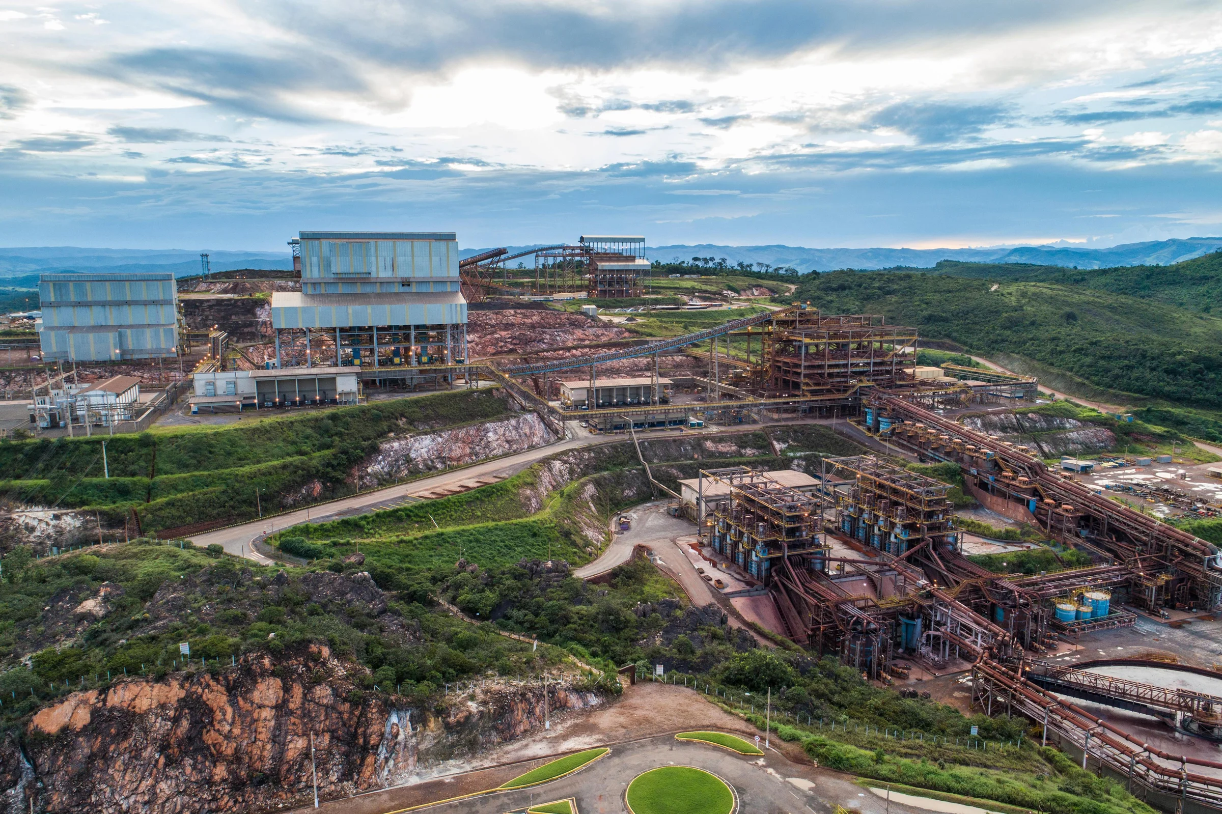Minas-Rio produz 24% mais minério, mas preço de venda cai 12% em 2026